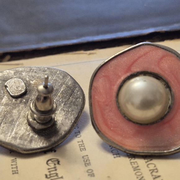 Elegant Pink and Silver Pearl Earrings - Picture 4 of 6